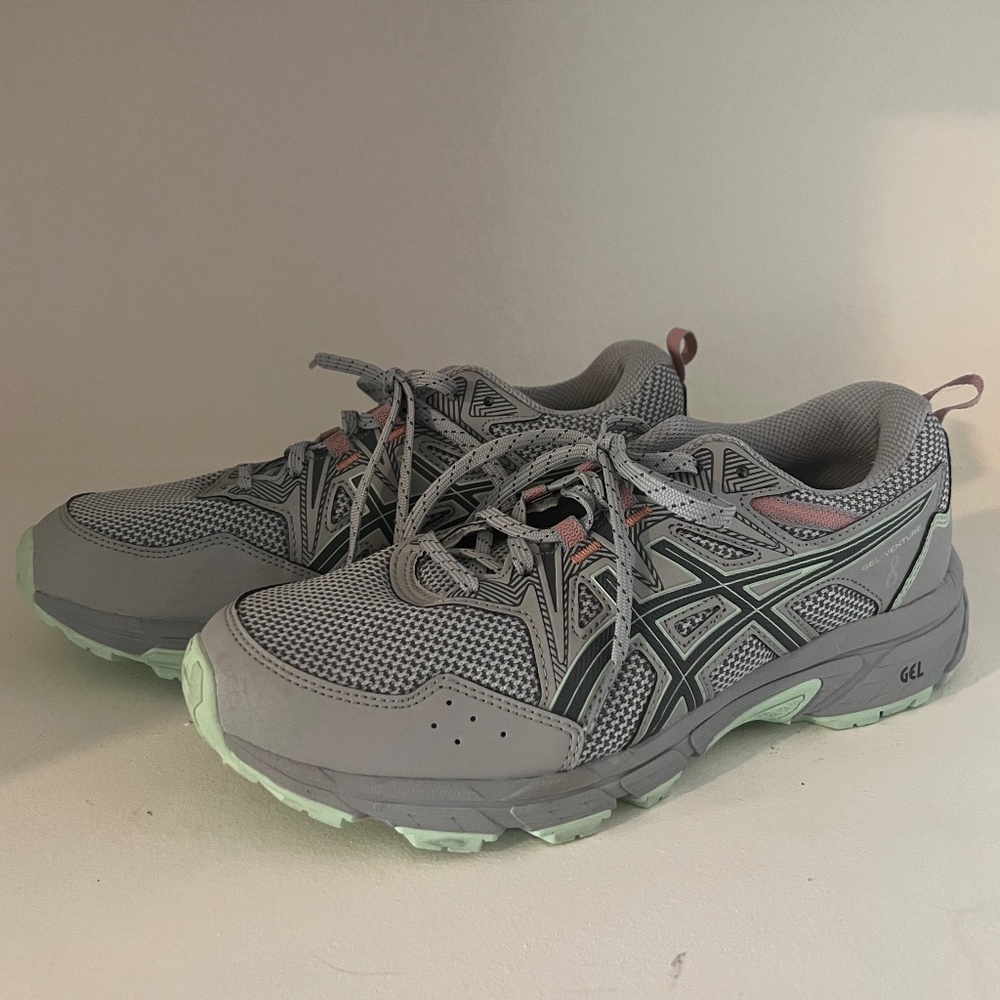*SOLD ASICS Gel Venture 8